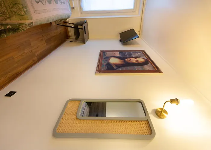 Leonard De Vinci 75011Hotel Parijs